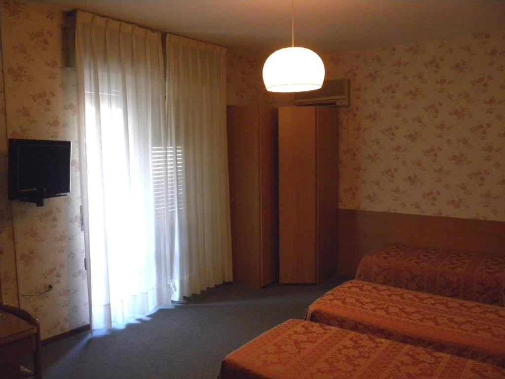 Hotel Rosengarten Pavia Quarto foto