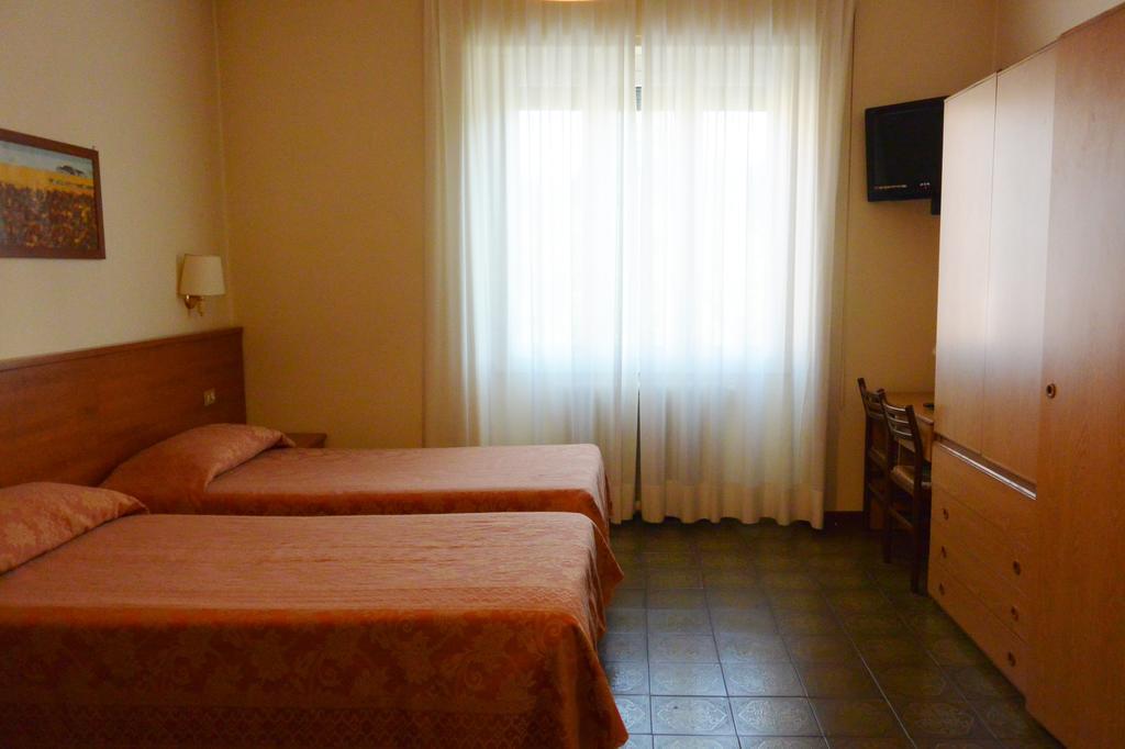 Hotel Rosengarten Pavia Quarto foto